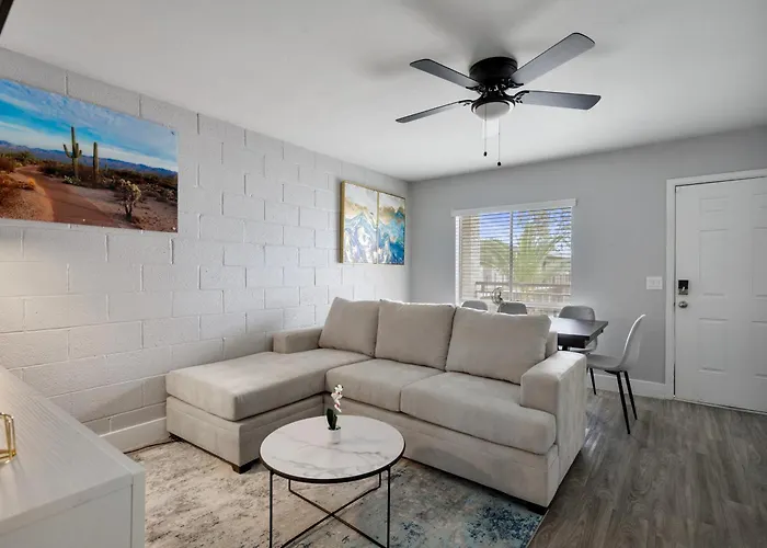 Spacious 2br Getaway With Pool & Free Parking